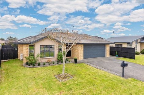 Photo of property in 17 Aberdeen Crescent, Wattle Downs, Auckland, 2103