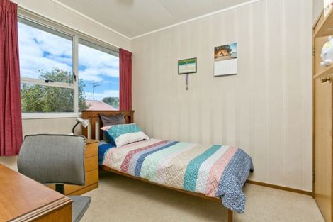 Photo of property in 16 Lavery Place, Sunnynook, Auckland, 0632