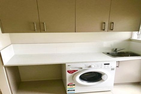 Photo of property in 1/5 Keldale Place, Forrest Hill, Auckland, 0620