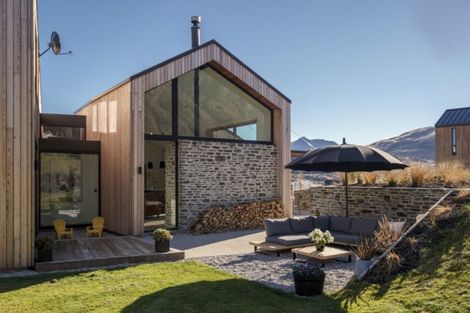 Photo of property in 18 Falconer Rise, Jacks Point, Queenstown, 9371