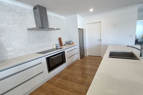 Photo of property in 32 Te Whenu Crescent, Marshland, Christchurch, 8083