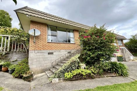 Photo of property in 2/9 Lancelot Place, Glenfield, Auckland, 0629