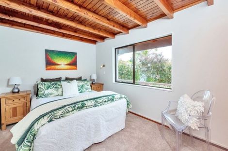 Photo of property in 5 Kayle Glen, West Harbour, Auckland, 0618