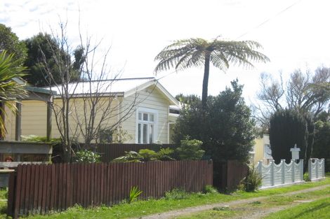 Photo of property in 2 Queens Road, Glen Avon, New Plymouth, 4312