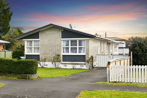 Photo of property in 69 Resthill Crescent, Glenview, Hamilton, 3206