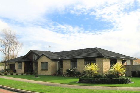 Photo of property in 2 Halsey Grove, Paraparaumu Beach, Paraparaumu, 5032