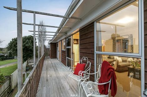 Photo of property in 2/90 Birkdale Road, Birkdale, Auckland, 0626