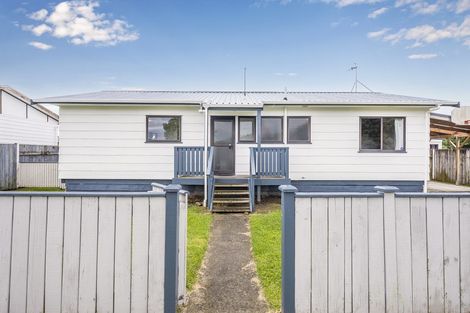 Photo of property in 2 Spackman Crescent, Paraparaumu, 5032