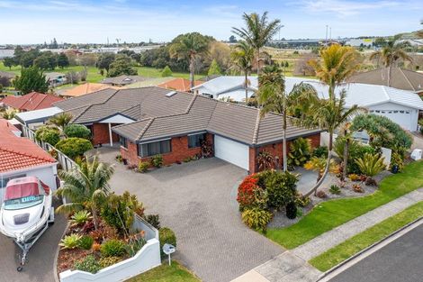 Photo of property in 19 Plateau Heights, Mount Maunganui, 3116