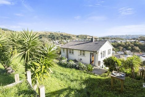 Photo of property in 27 Durham Street, Cannons Creek, Porirua, 5024