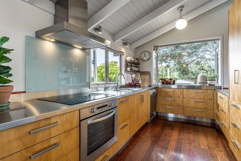 Photo of property in 104a Stanley Point Road, Stanley Point, Auckland, 0624