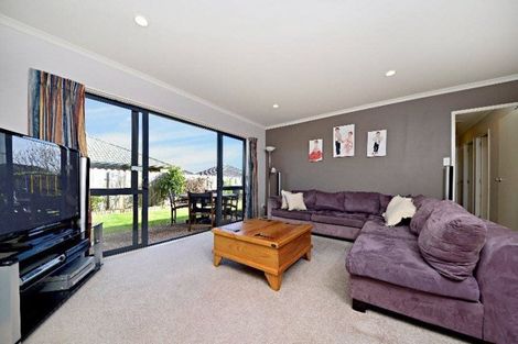 Photo of property in 16 Carisbrook Crescent, Papakura, 2110