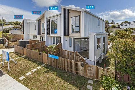 Photo of property in 1/7 Cedar Heights Avenue, Massey, Auckland, 0614