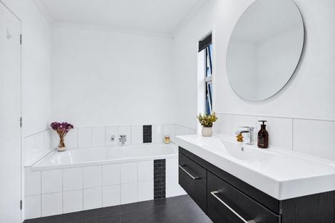 Photo of property in 427 Cardiff Road, Pembroke, Stratford, 4391