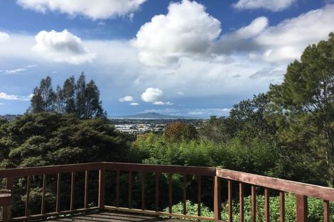 Photo of property in 637 Glenfield Road, Totara Vale, Auckland, 0629