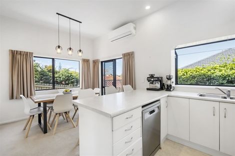 Photo of property in 1/9 Kells Place, Botany Downs, Auckland, 2010