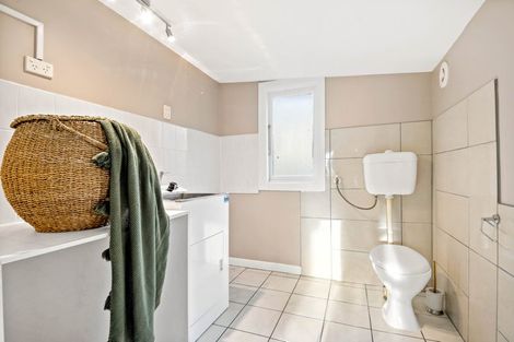 Photo of property in 129 Sunnyside Road, Sunnyvale, Auckland, 0612