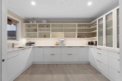 Photo of property in 4 Cyprus Place, Fitzherbert, Palmerston North, 4410