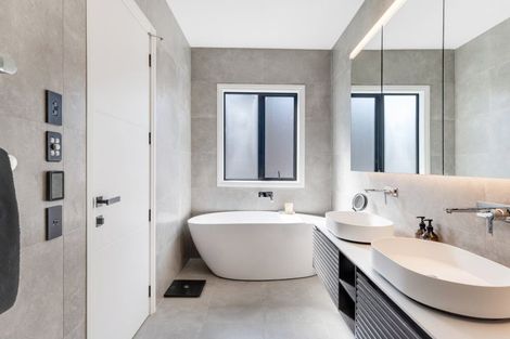 Photo of property in 47c Takutai Avenue, Half Moon Bay, Auckland, 2012