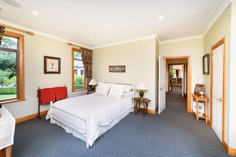 Photo of property in 5 Waicola Drive, Fitzherbert, Palmerston North, 4471