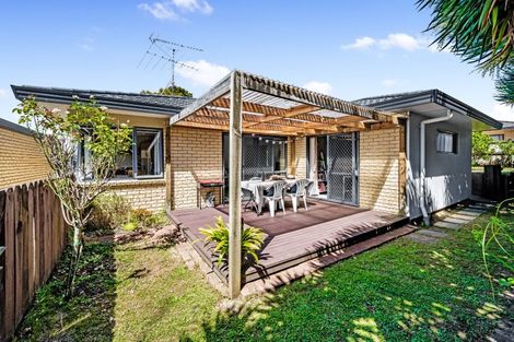 Photo of property in 2/19 Howe Street, Howick, Auckland, 2014