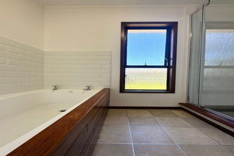 Photo of property in 17 Sungrove Rise, Sunnyvale, Auckland, 0612