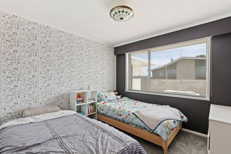 Photo of property in 17 Longview Drive, Merrilands, New Plymouth, 4312