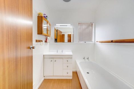 Photo of property in 23 Sunnypark Avenue, Rosehill, Papakura, 2113