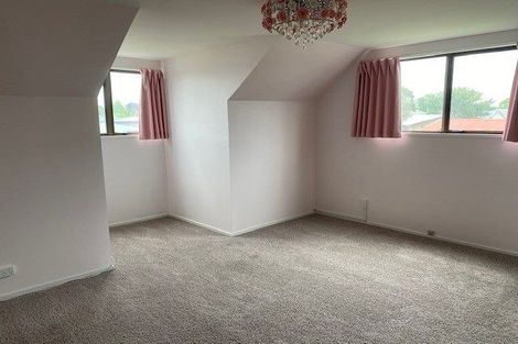 Photo of property in 2/7 Rhyl Place, Bryndwr, Christchurch, 8053