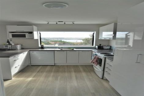 Photo of property in 1/24 Barbados Drive, Unsworth Heights, Auckland, 0632