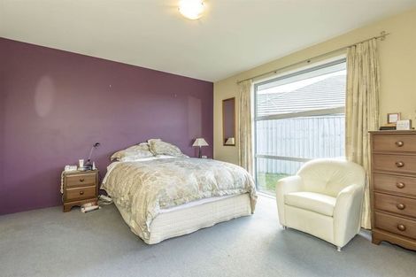Photo of property in 15 Foresters Crescent, Parklands, Christchurch, 8083