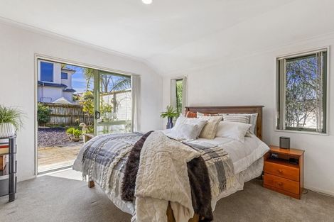 Photo of property in 10 Kumar Place, The Gardens, Auckland, 2105