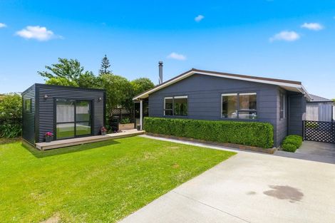 Photo of property in 27 Oriwa Street, Waikanae, 5036