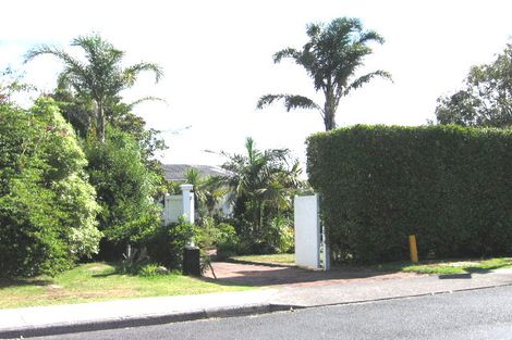 Photo of property in 70 Seaview Road, Castor Bay, Auckland, 0620
