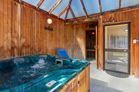 Photo of property in 15 Fleetwood Grove, Waikanae, 5036