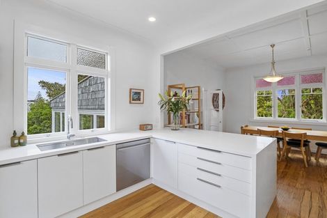 Photo of property in 6 Mollyhawk Place, Birkenhead, Auckland, 0626