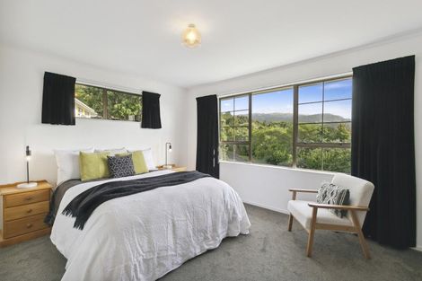 Photo of property in 1 Brasenose Place, Tawa, Wellington, 5028