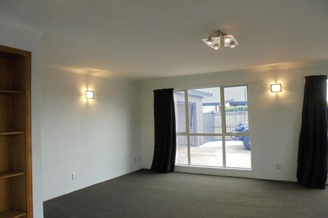 Photo of property in 39 Beauford Place, Parklands, Christchurch, 8083