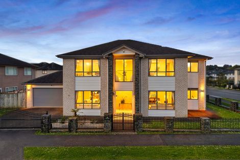 Photo of property in 1 Creggan Crescent, Flat Bush, Auckland, 2019