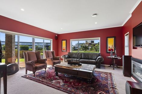 Photo of property in 5 Links Drive, Waiwhakaiho, New Plymouth, 4312