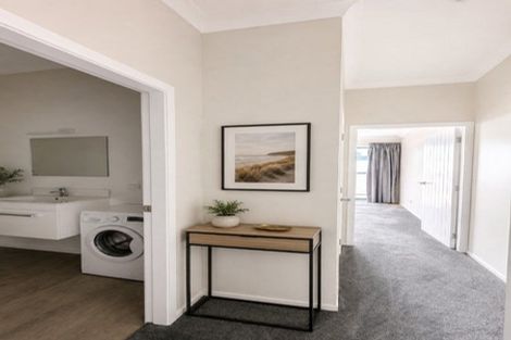 Photo of property in 10/19 Collins Avenue, Tawa, Wellington, 5028
