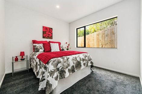 Photo of property in 13a Renata Crescent, Te Atatu Peninsula, Auckland, 0610
