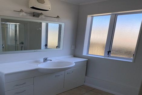 Photo of property in 18 Ngatitoa Street, Tawa, Wellington, 5028