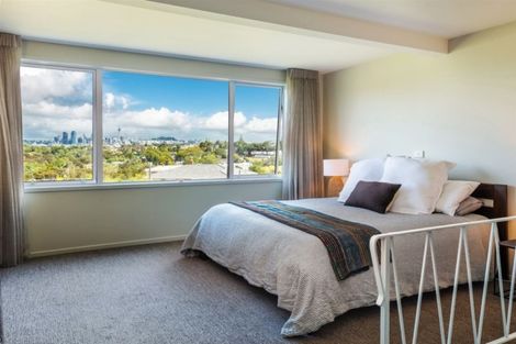Photo of property in 17 Fowler Street, Northcote, Auckland, 0627