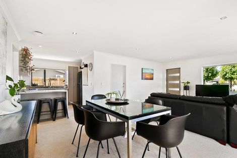 Photo of property in 3b Tawa Road, Te Atatu Peninsula, Auckland, 0610