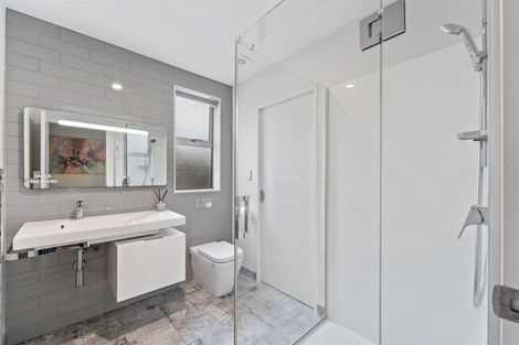 Photo of property in 18 Bella Vista Drive, Gulf Harbour, Whangaparaoa, 0930