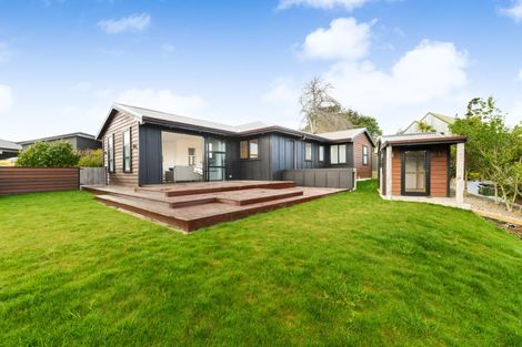 Photo of property in 2 Waimarama Court, Roslyn, Palmerston North, 4414