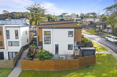 Photo of property in 2a Mcquoid Place, Glenfield, Auckland, 0629