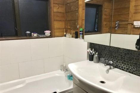 Photo of property in 1/9 Reynolds Place, Torbay, Auckland, 0630