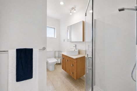 Photo of property in 82e Verbena Road, Birkdale, Auckland, 0626